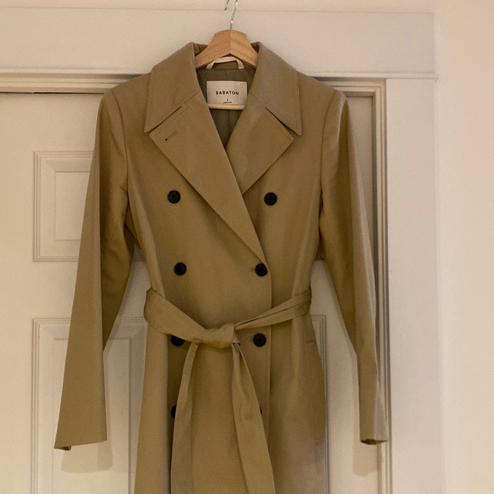 EUC Babaton Classic fitted Trench - Size S